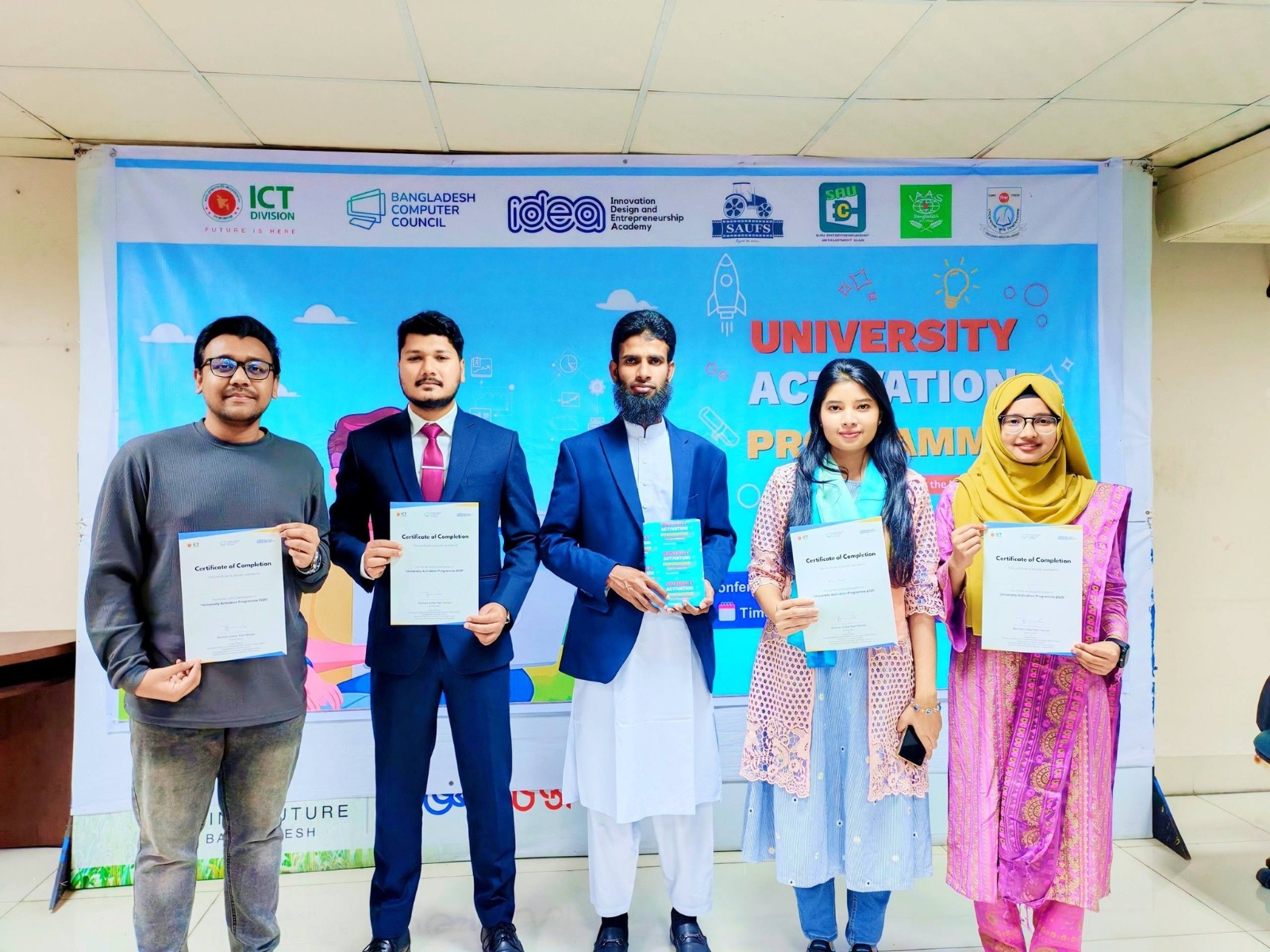 শেকৃবিতে University Activation প্রোগ্রামে সেরা আইডিয়া পুরস্কার হাতে ই-কৃষি ক্লিনিক টিম